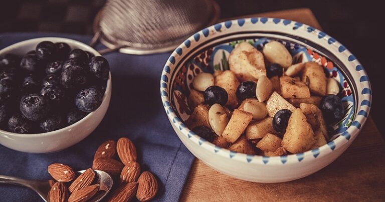 Macedonia con ghee e mandorle