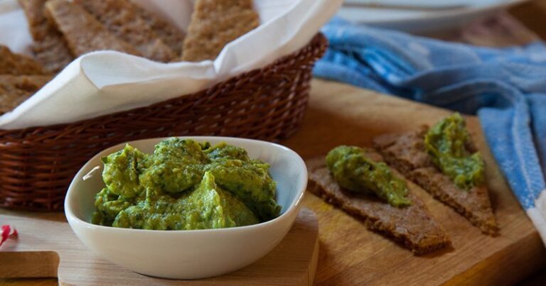 Salsa di avocado e basilico con piadina