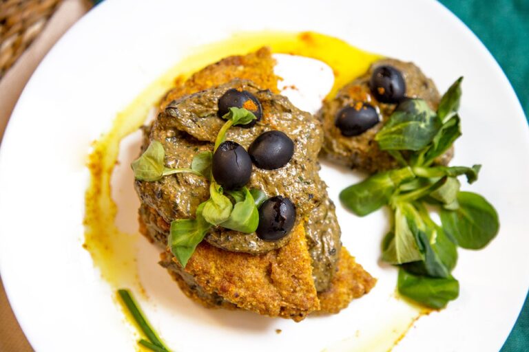 Spianatina con salsa di avocado e olive