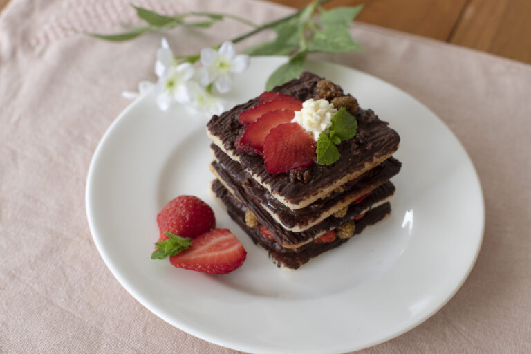 Millefoglie alla crema di mandorle e cacao
