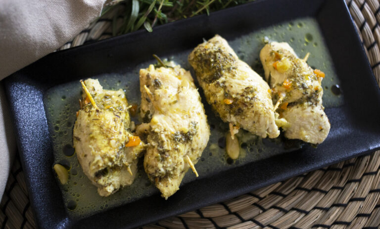 Involtini di pollo con spinaci e pinoli