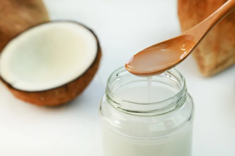 Digiuno con olio di cocco: come praticarlo e benefici 