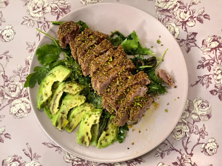 Keto tonno in crosta di sesamo