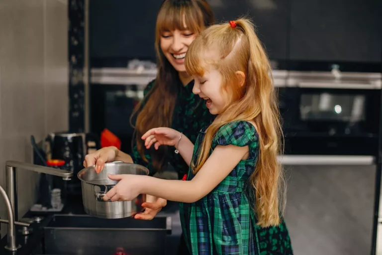 COME “FAR INNAMORARE” I TUOI BAMBINI DEL CIBO SANO