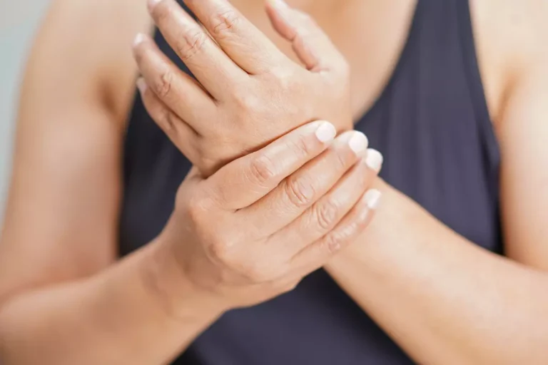 Ringiovanisci le tue articolazioni: le 4 strategie naturali