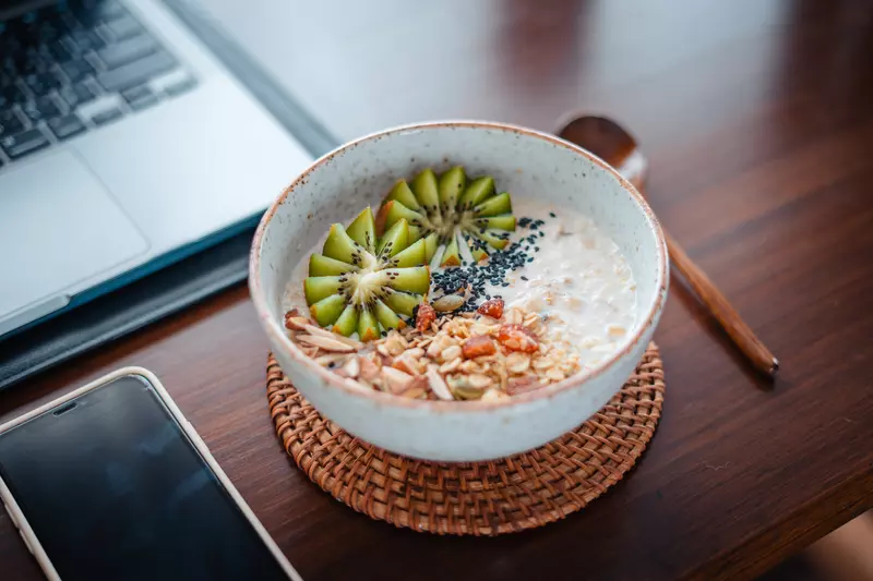 Il momento giusto per mangiare: orari dei pasti e controllo della glicemia