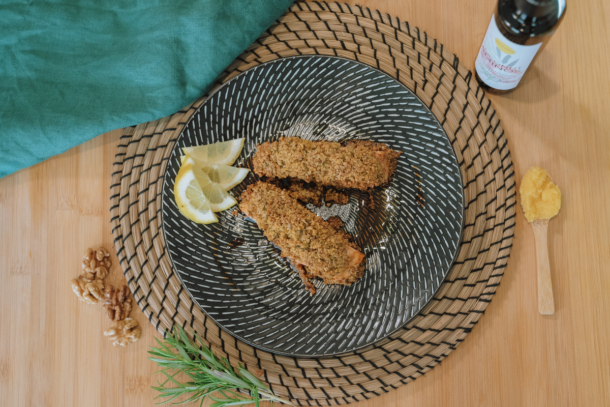 Salmone in crosta di noci ed erbe