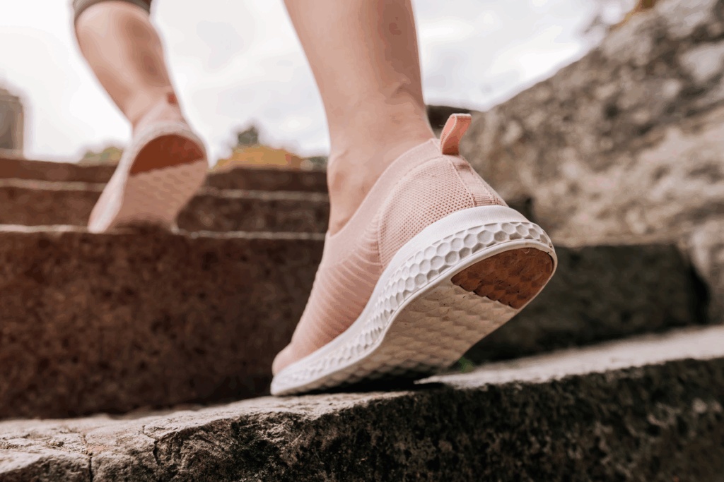 Salire le scale come abitudine quotidiana per aumentare il NEAT senza andare in palestra